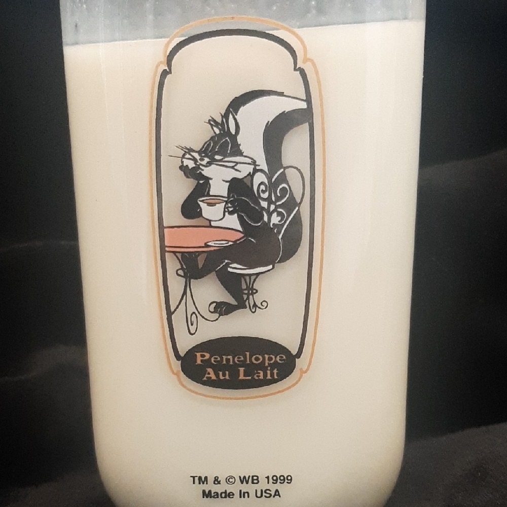 Pepe Au Lait🦨Penelope Au Lait🦨 VINTAGE 1999 Milk Bottle - Picture 4 of 6